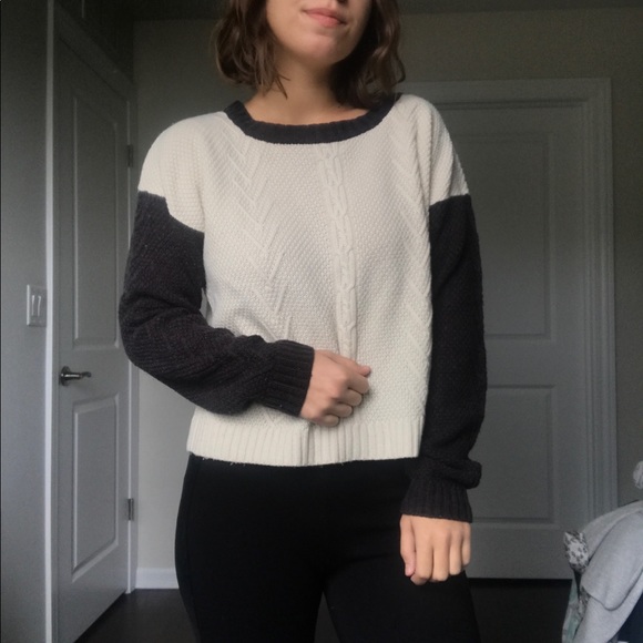 Cozy grey and white cable knit sweater - Picture 1 of 3